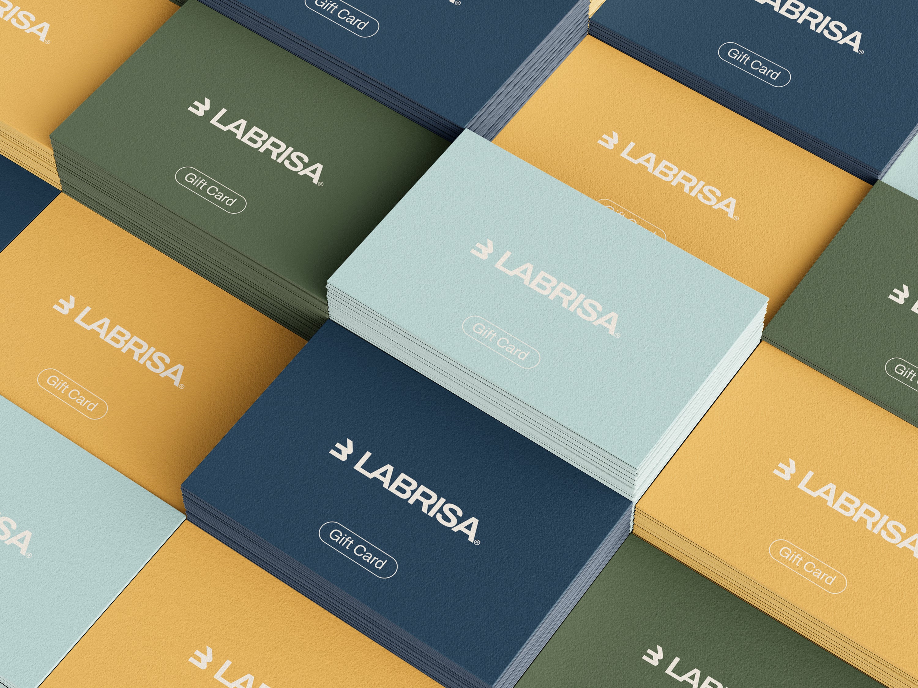 Imagen de tarjeta regalo de LABRISA en varios colores: celeste, marino, amarillo y verde.