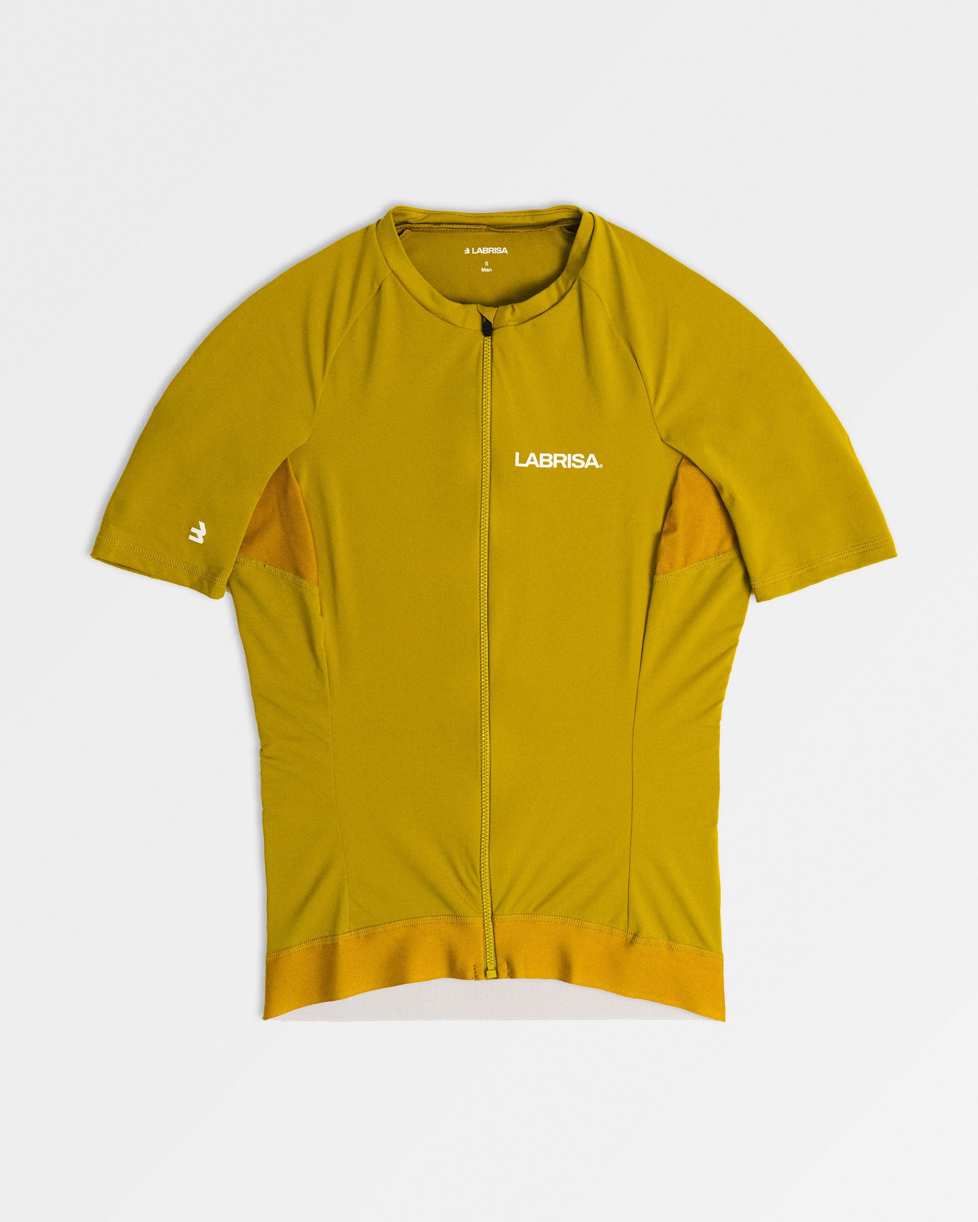 Imagen de maillot de ciclismo de hombre verde oliva. Logotipos en blanco de LABRISA en el pecho izquierda y la B en el bíceps derecho. La cremallera y siliconas al mismo tono verde oliva.