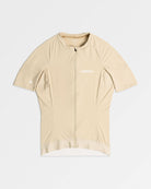 Imagen de maillot de ciclismo de hombre color crema. Logotipos en blanco de LABRISA en el pecho izquierda y la B en el bíceps derecho. La cremallera y siliconas al mismo tono crema.